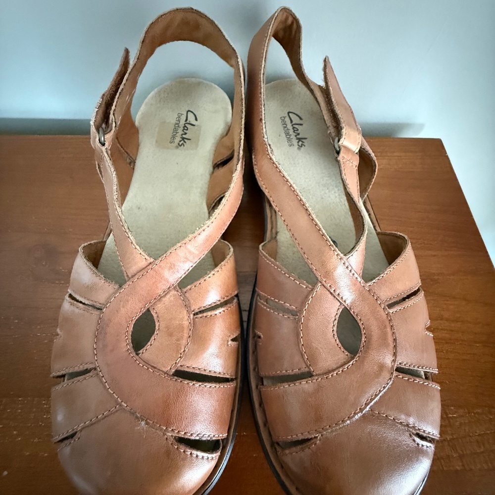 Clarks Bendables Leather Sandals Tan Closed Toe Size 9 - Picture 9 of 13